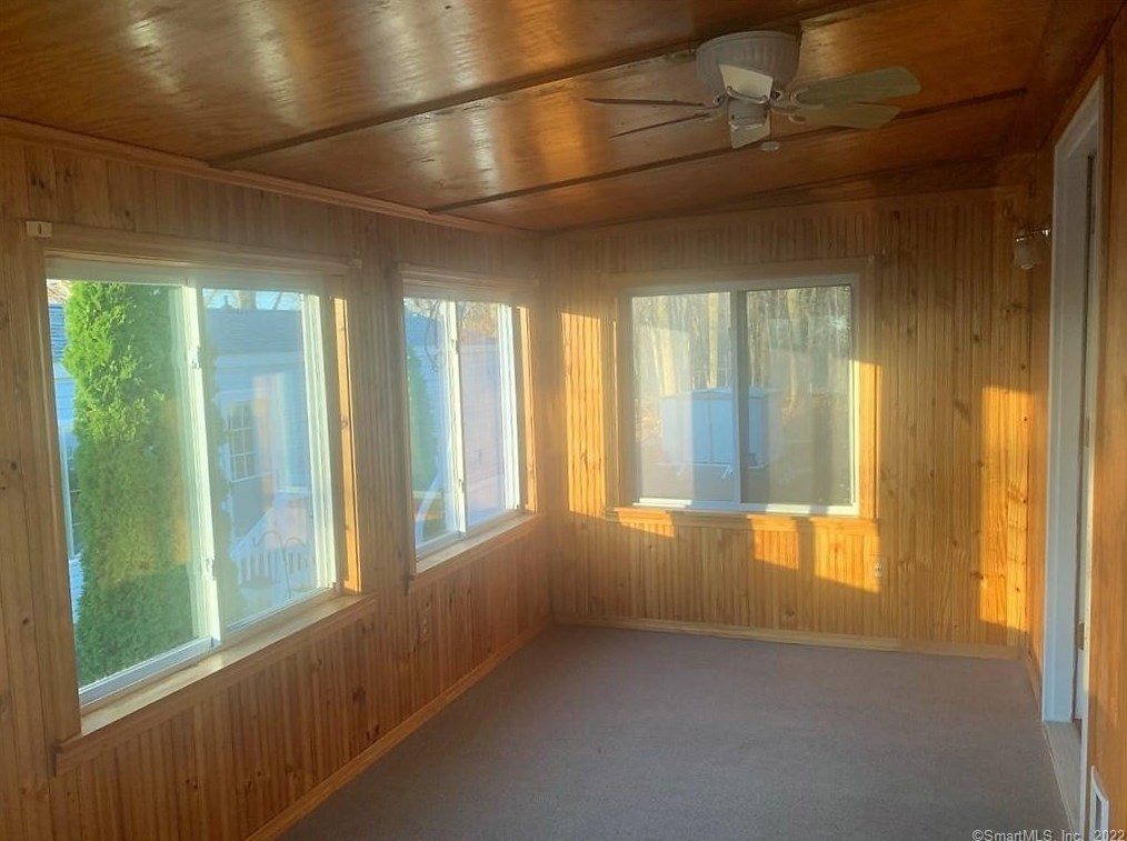 23 Middle Ter, Vernon, CT 06066-4422