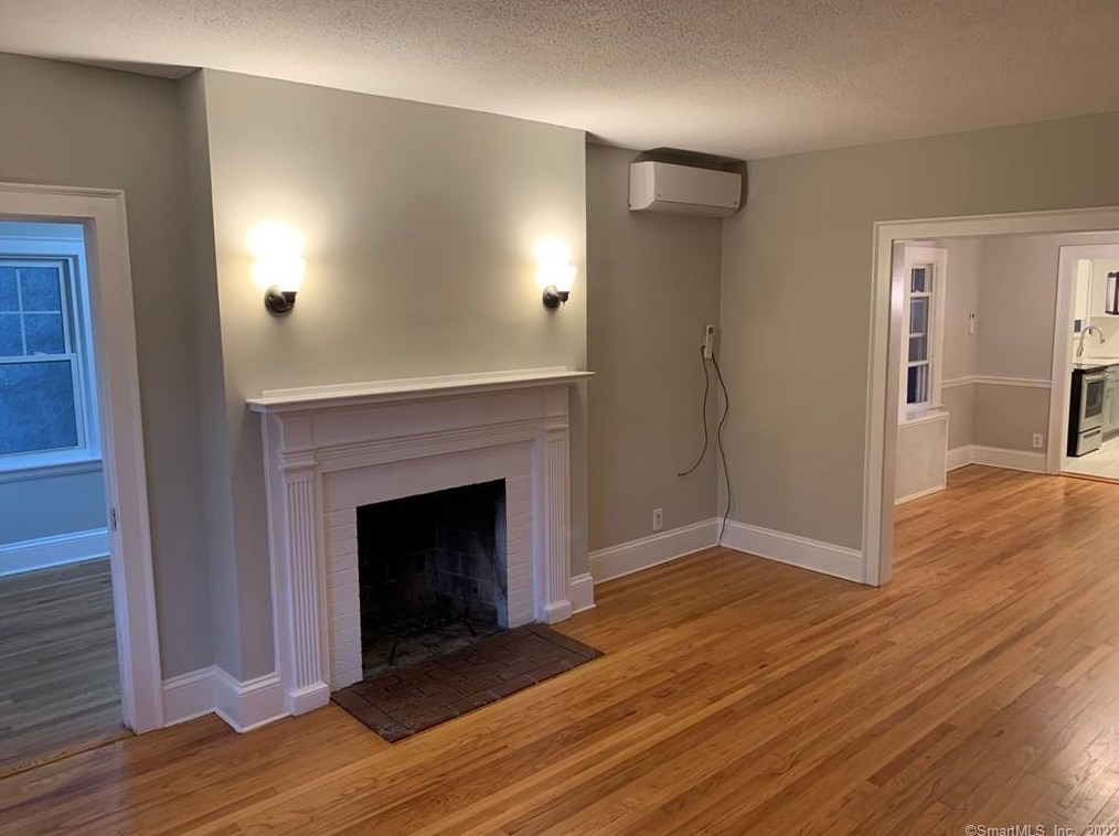 165 Brace Rd, Hartford, CT 06107