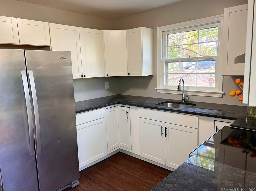 9 E Hills Dr, New Canaan, CT 06840
