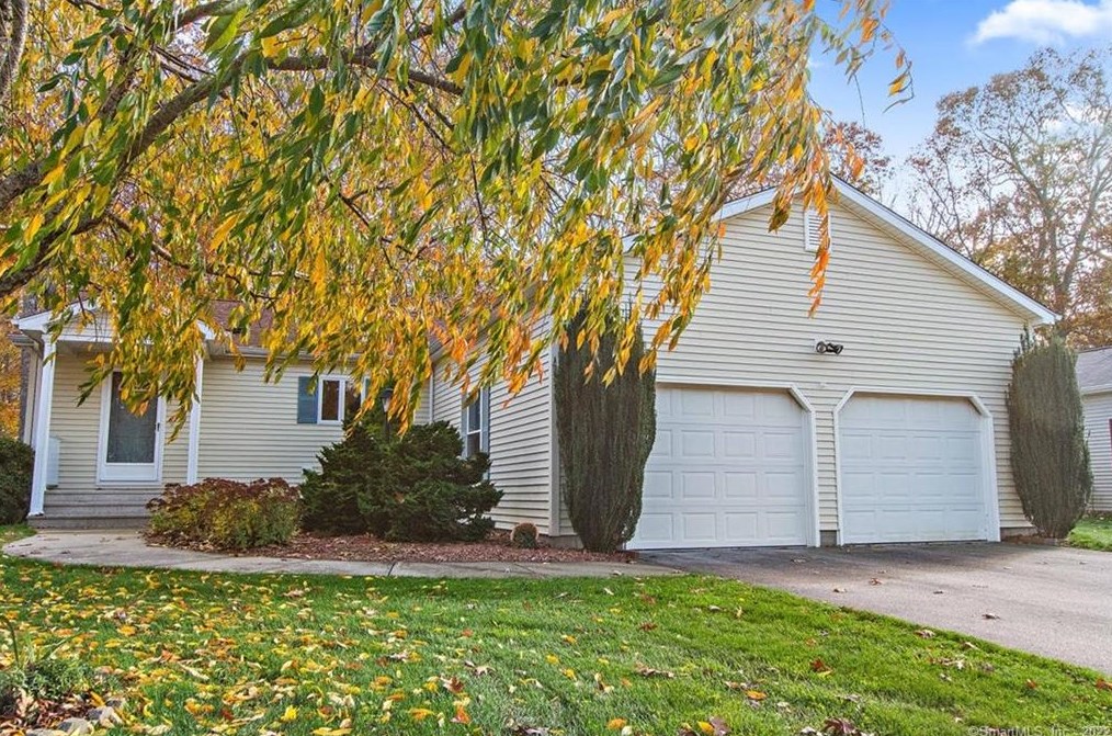32 Indian Hill Rd, Uncasville, CT 06382