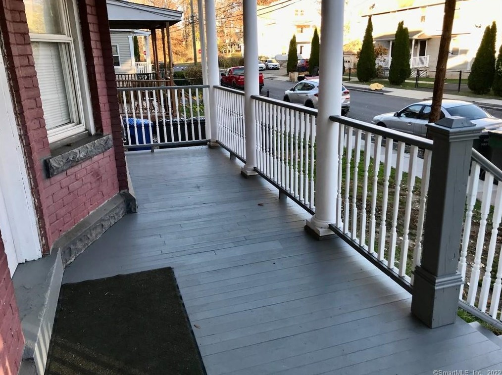 71 Lenox St, Hartford CT  06112-2221 exterior