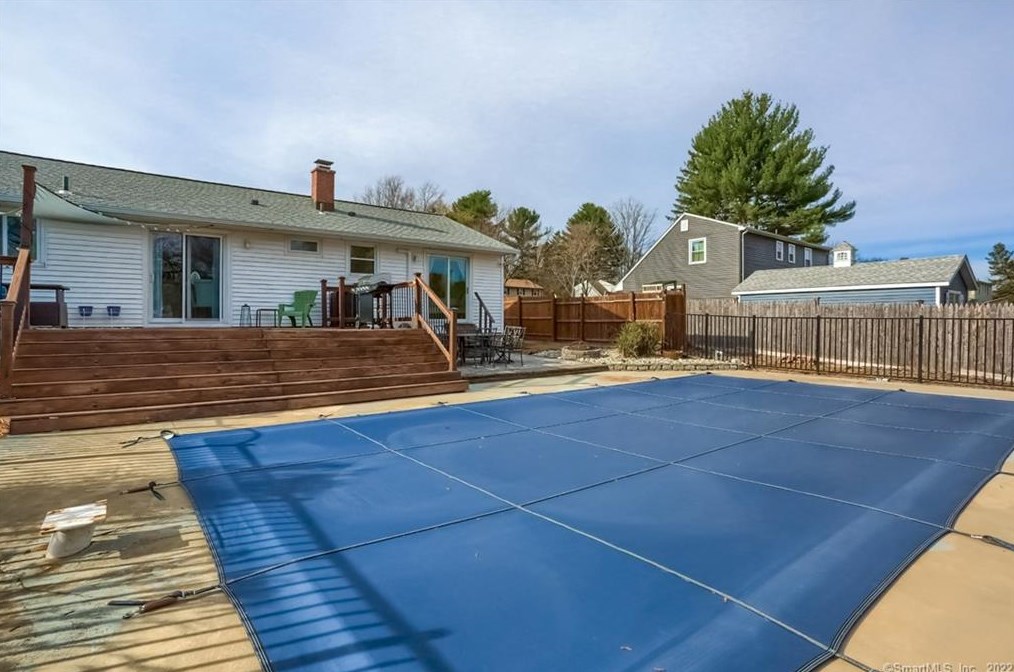 56 George Dr, Vernon CT 06066-2235 exterior