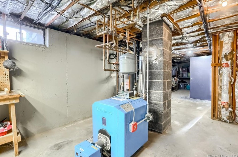 56 George Dr, Vernon CT 06066-2235 exterior