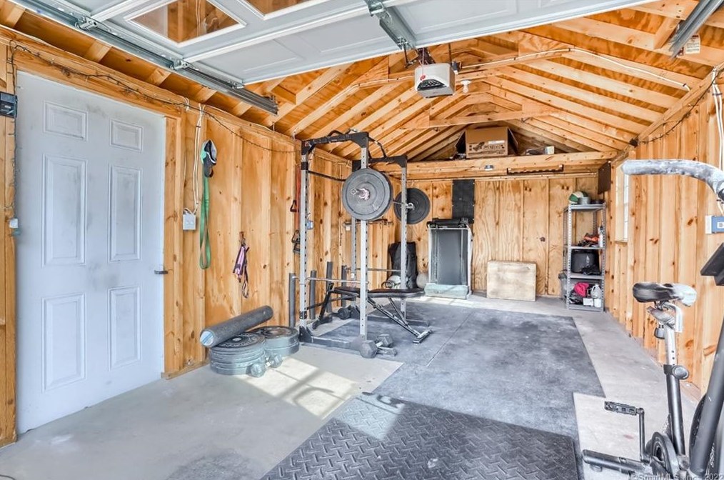 56 George Dr, Vernon CT 06066-2235 exterior