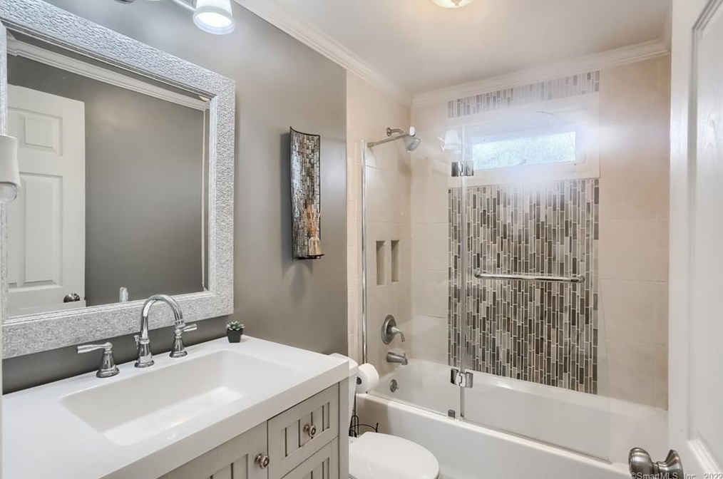 56 George Dr, Vernon CT 06066-2235 exterior