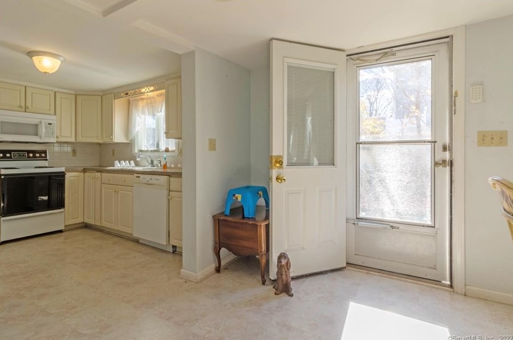 2 Ridge Rd, Middletown, CT 06457