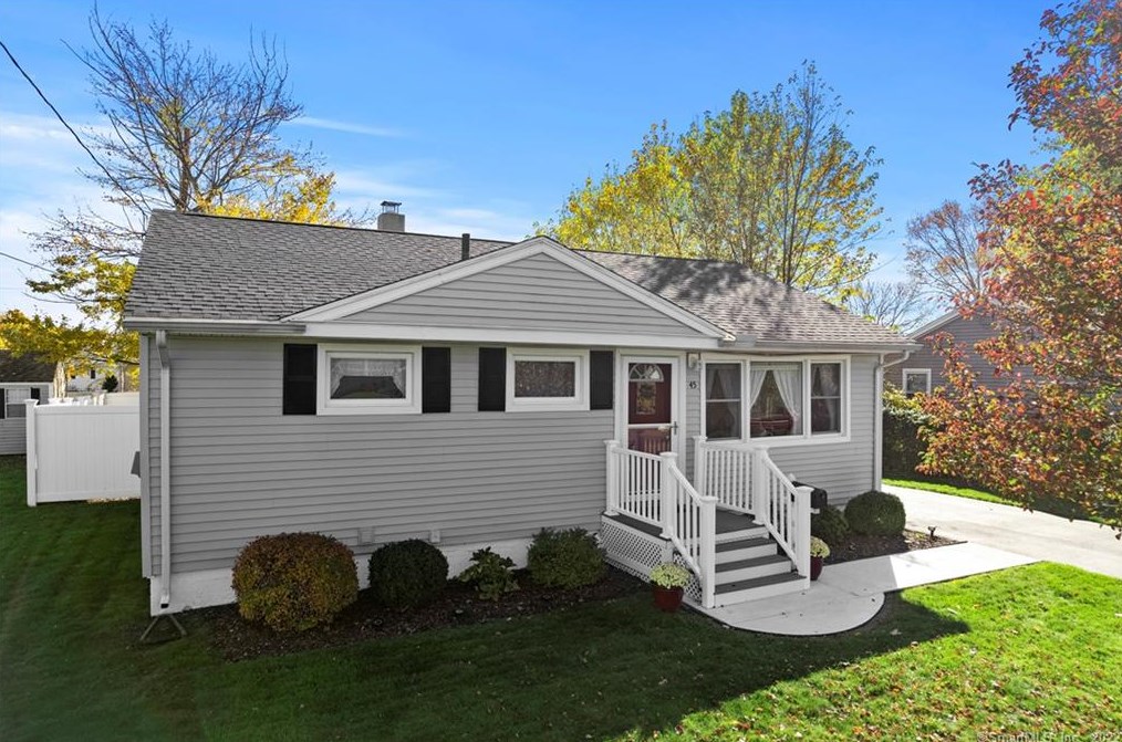 45 Fair Sailing Rd, New-Haven, CT 06516 exterior