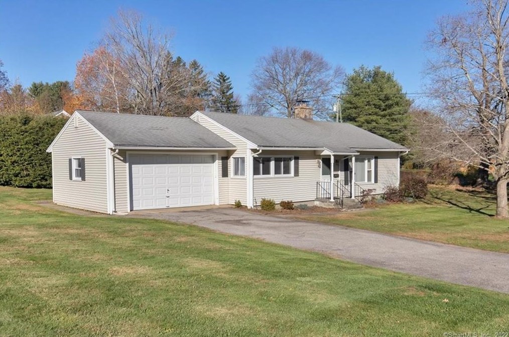 10 Taft Cir, Watertown, CT 06795-1809