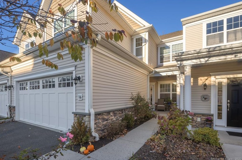 16 Briar Ridge Dr #16, Bethel, CT 06801