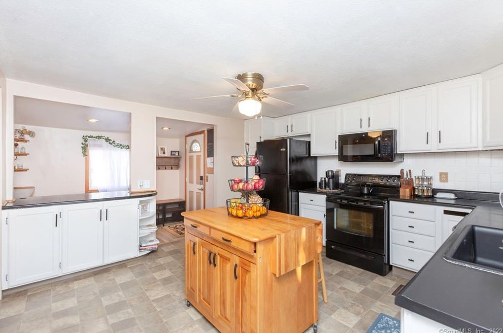 57 Hawthorne Ave, Derby CT  06418-1101 exterior