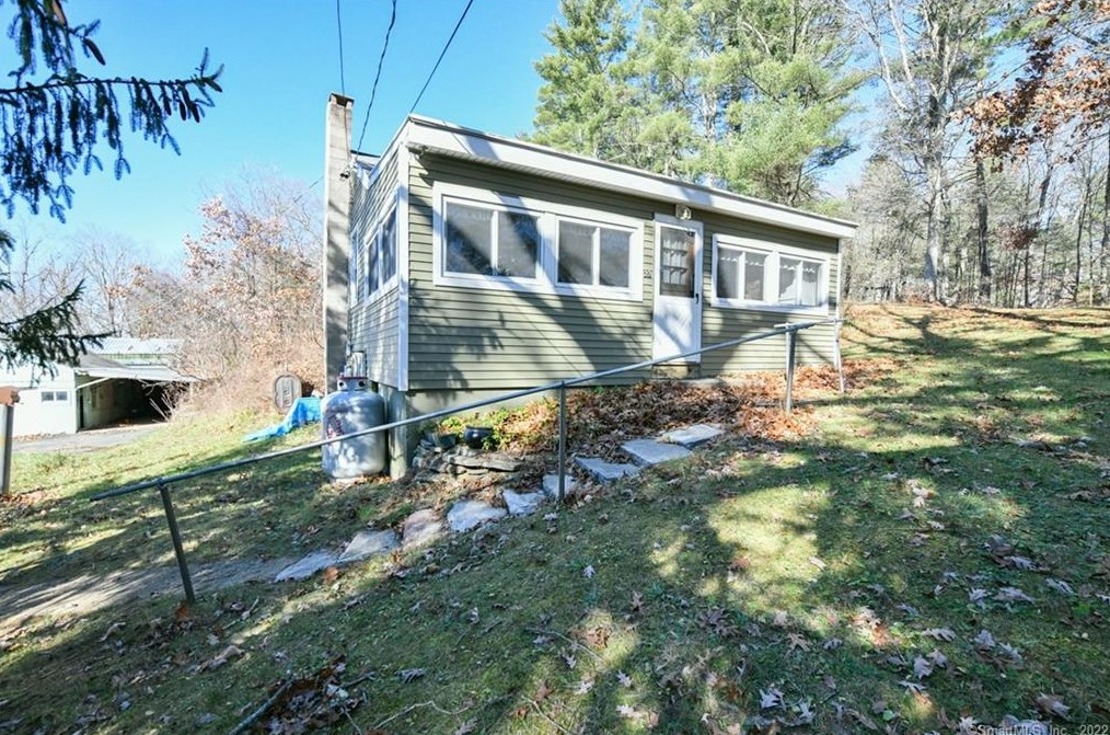 27 Wildwood Rd, Storrs Mansfield, CT 06268
