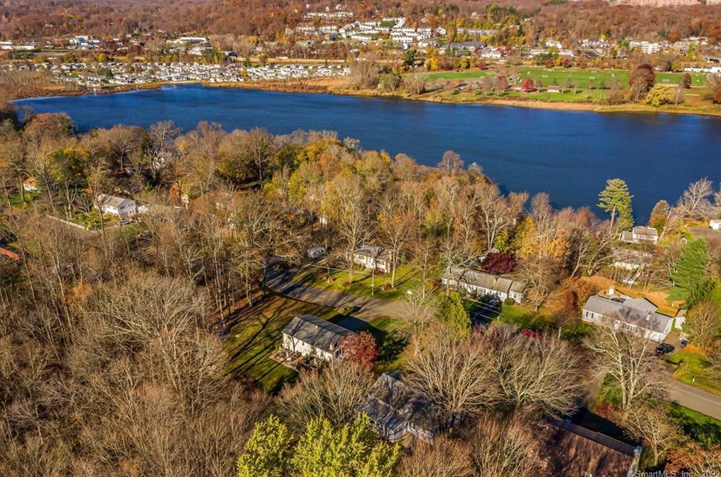7 Kimberly Trl, Danbury, CT 06810 exterior