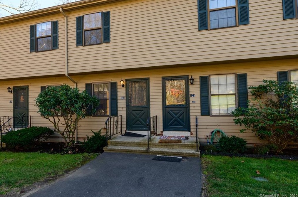 123 Village Ln #123, Branford, CT 06405