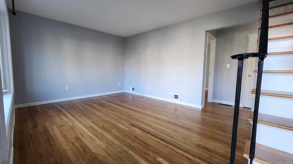 8 5th St #a, Danbury, CT 06810