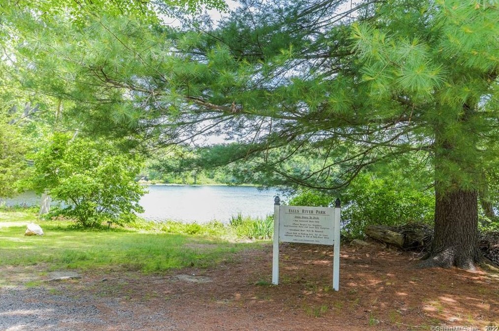 65 Main St, Ivoryton CT  06442-1031 exterior