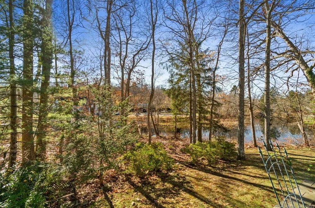 65 Main St, Ivoryton, CT 06442 exterior