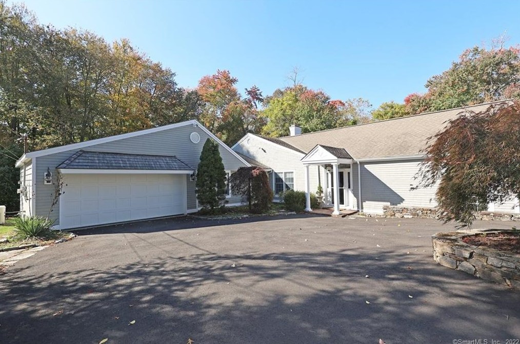 2109 Hillside Rd, Fairfield, CT 06824-2019