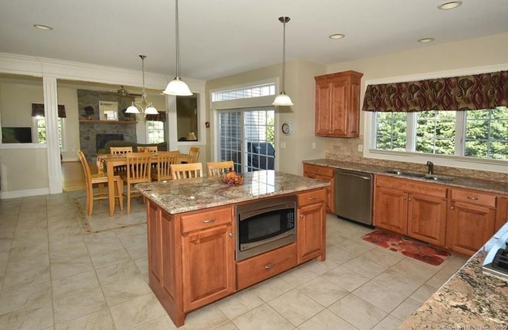 780 Mapleton Ave, Suffield, CT 06078
