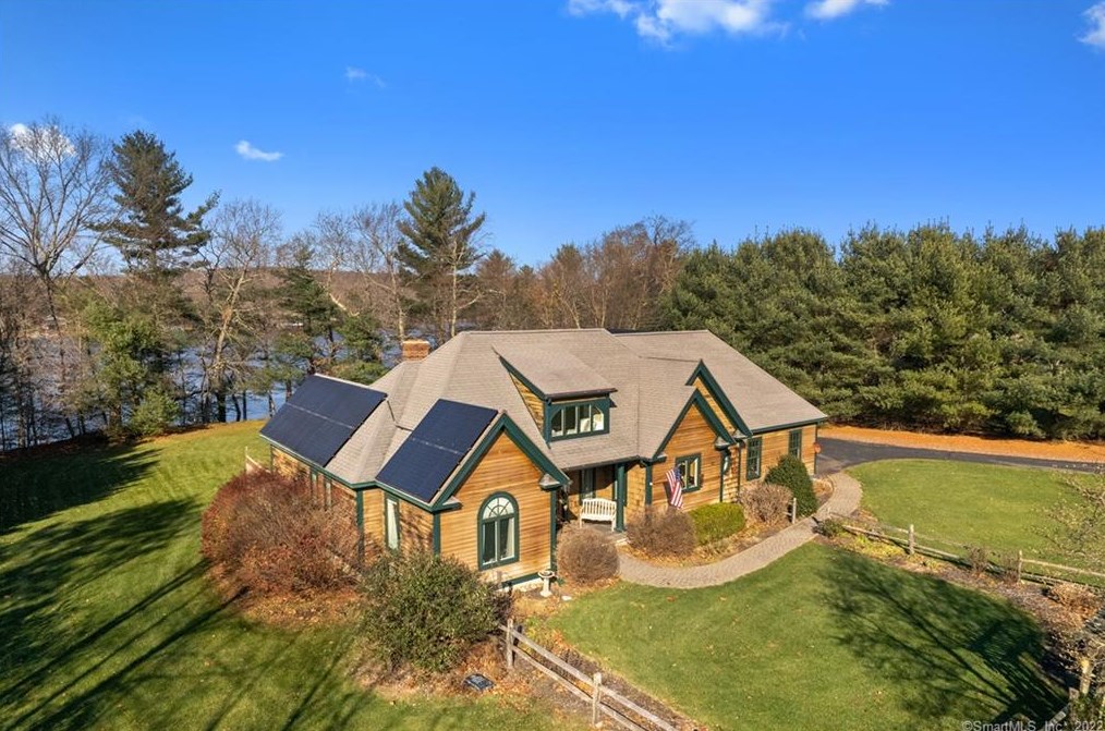 14 W Cove Rd, Moodus, CT 06469