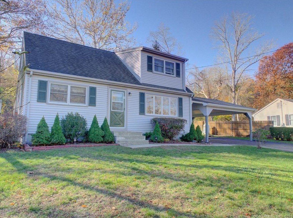9 Oak Dr, North Stonington, CT 06359 exterior