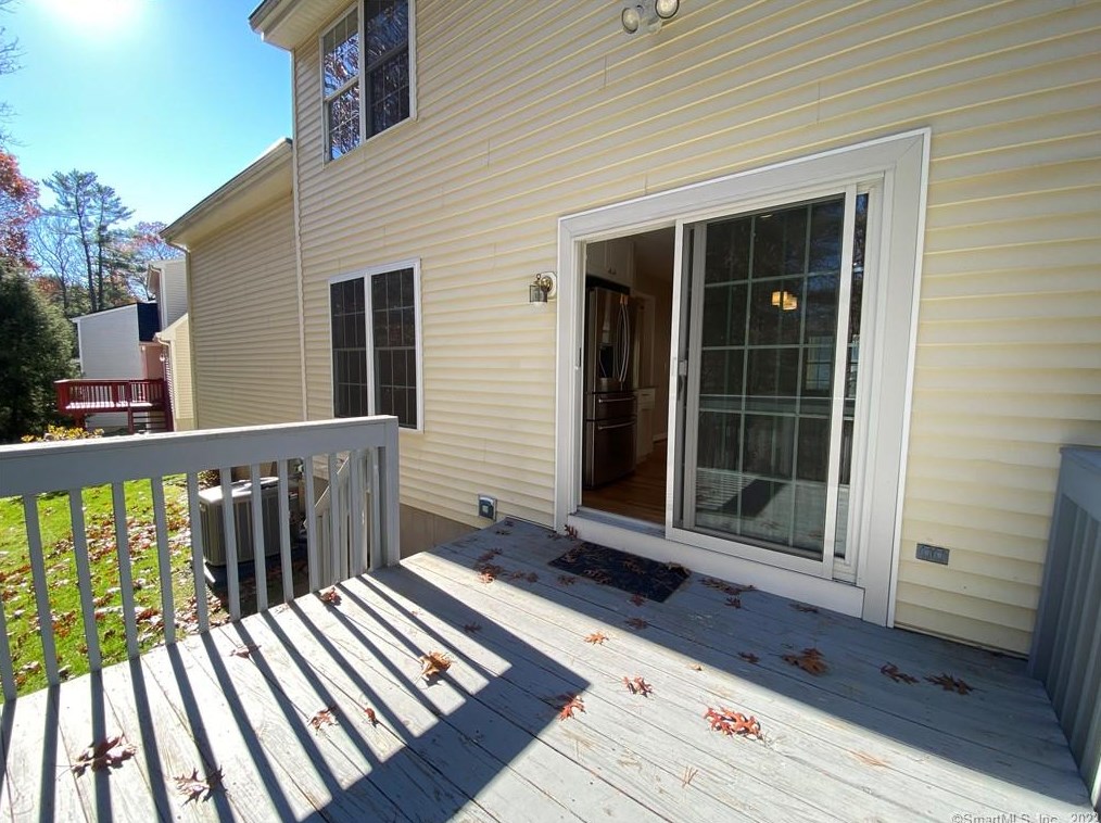 107 Fox Holw, Avon CT 06001-3698 exterior