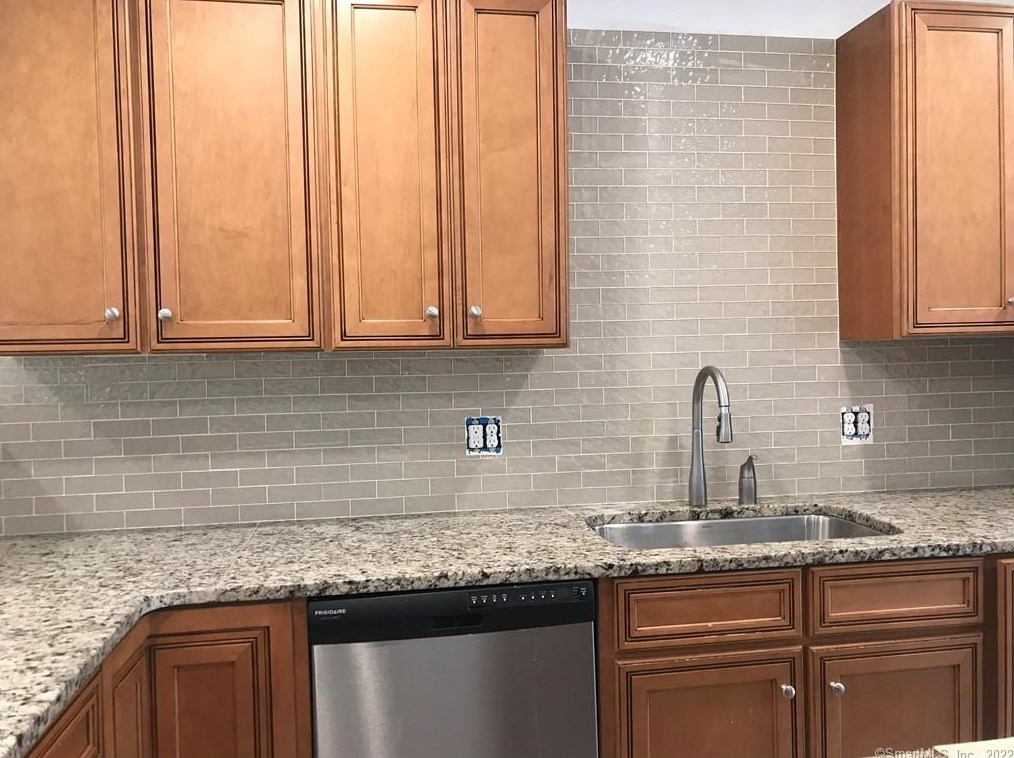 45 Pawcatuck Ave #1, Pawcatuck, CT 06379