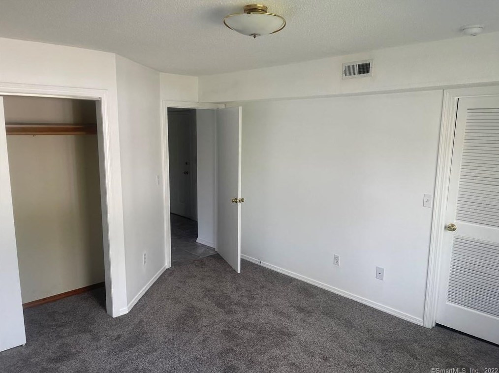 30 Stoneycrest Dr #24, Middletown, CT 06457