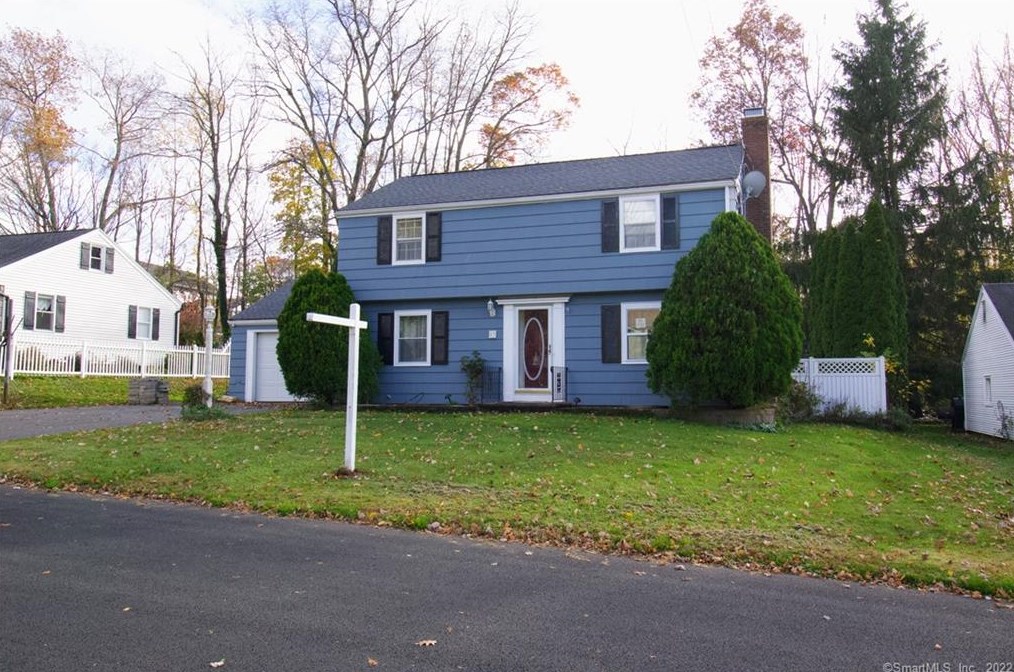 53 Briarwood Dr, Meriden, CT 06450