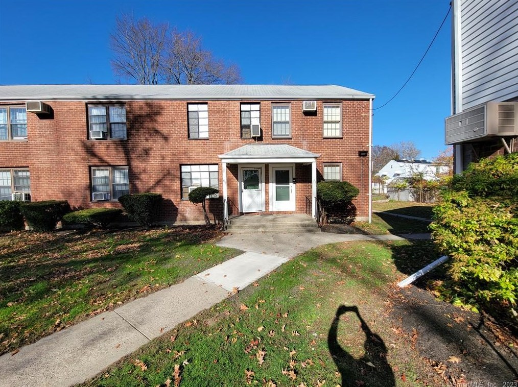 71 Mencel Cir #71, Bridgeport, CT 06610