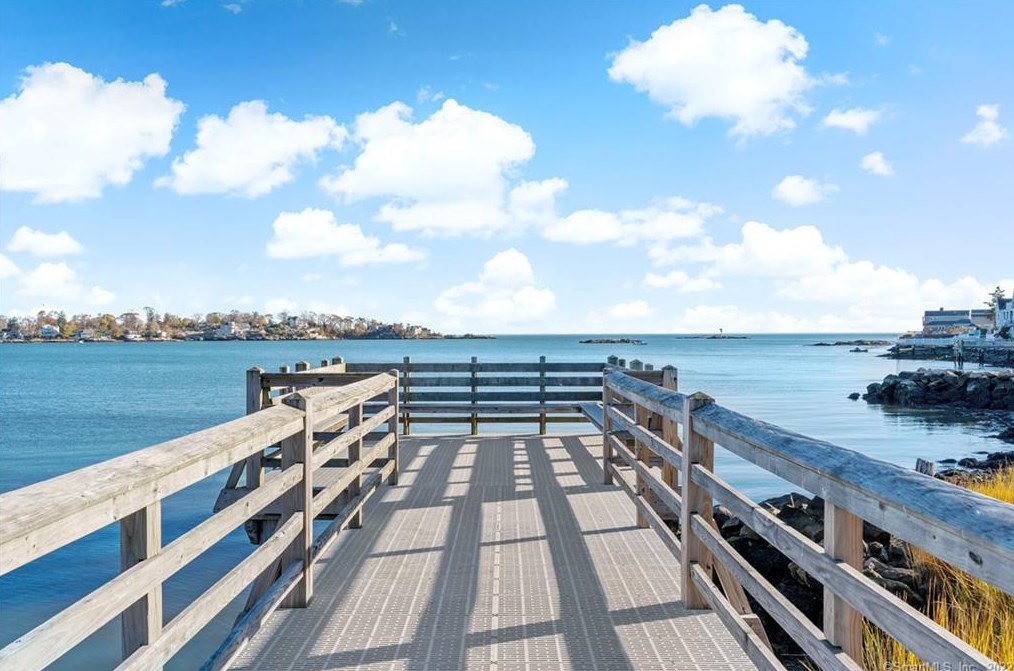 34 Harbour Village #b, Branford, CT 06405