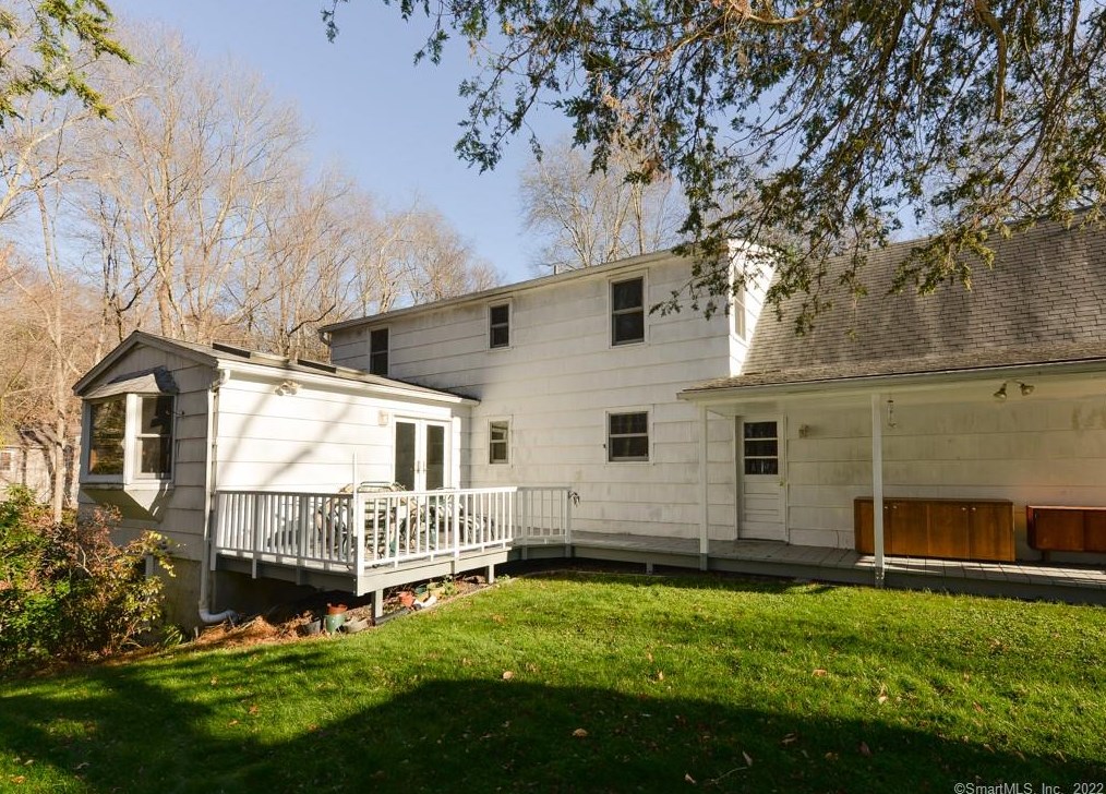 7 Skidmore Ln, Sandy Hook, CT 06482