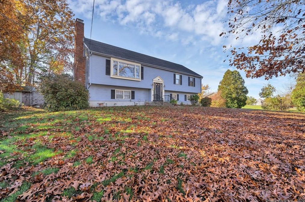 9 Rock Ridge Rd, Waterford, CT 06385