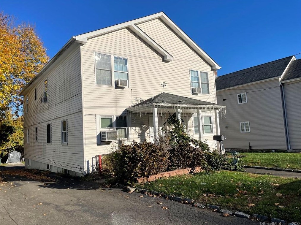 11 Auburn St, Danbury, CT 06810