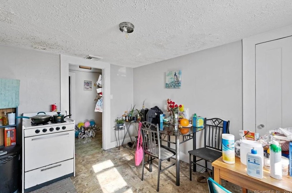 448 Ferry St, New Haven CT 06513-3618 exterior