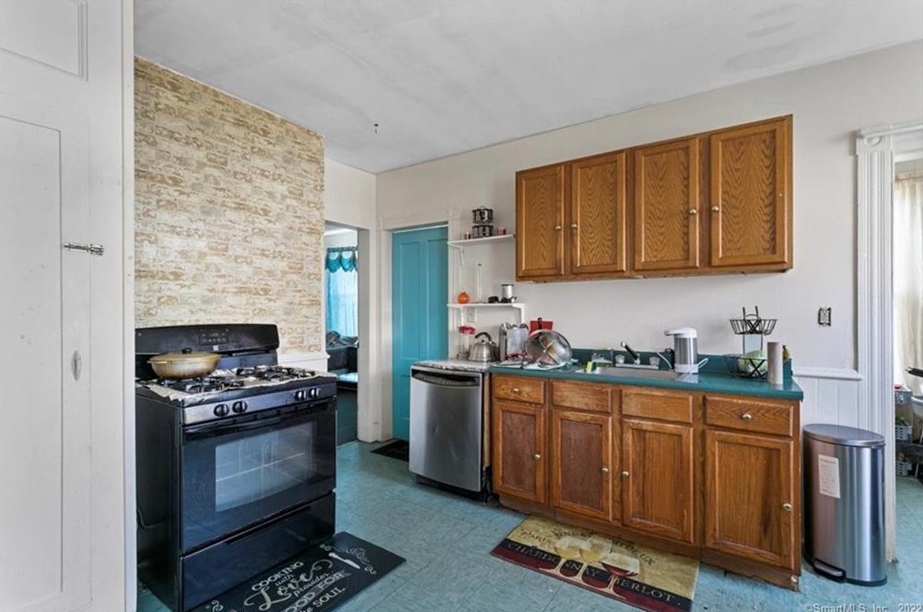 448 Ferry St, New Haven CT 06513-3618 exterior