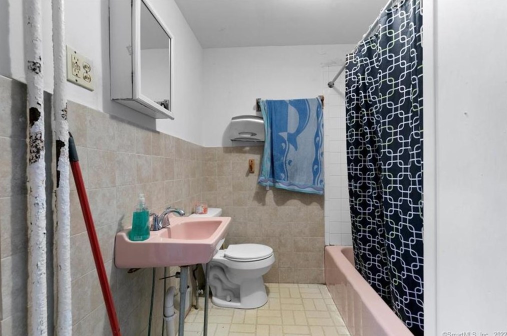 448 Ferry St, New Haven CT 06513-3618 exterior