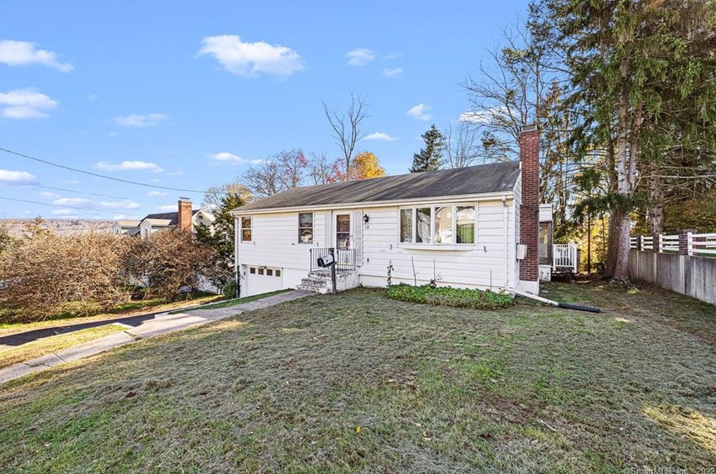 19 Fairlawn Ave, Middletown, CT 06457
