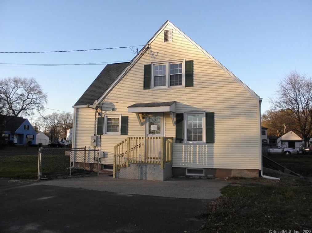 477 Ash Dr, Windsor Locks, CT 06096