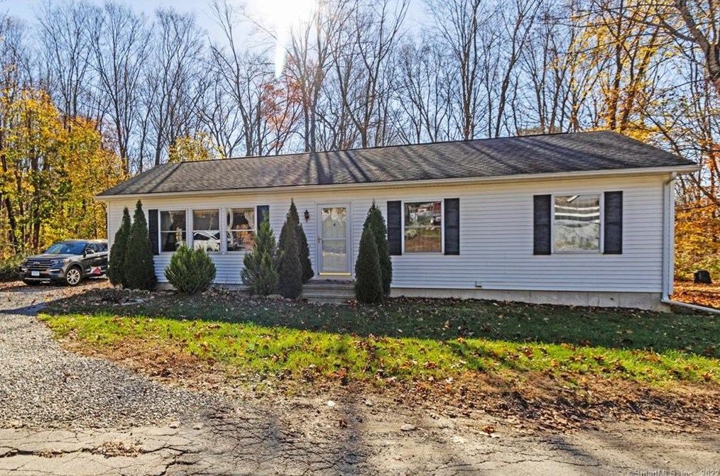 4 Railroad Ave, East Hampton, CT 06424