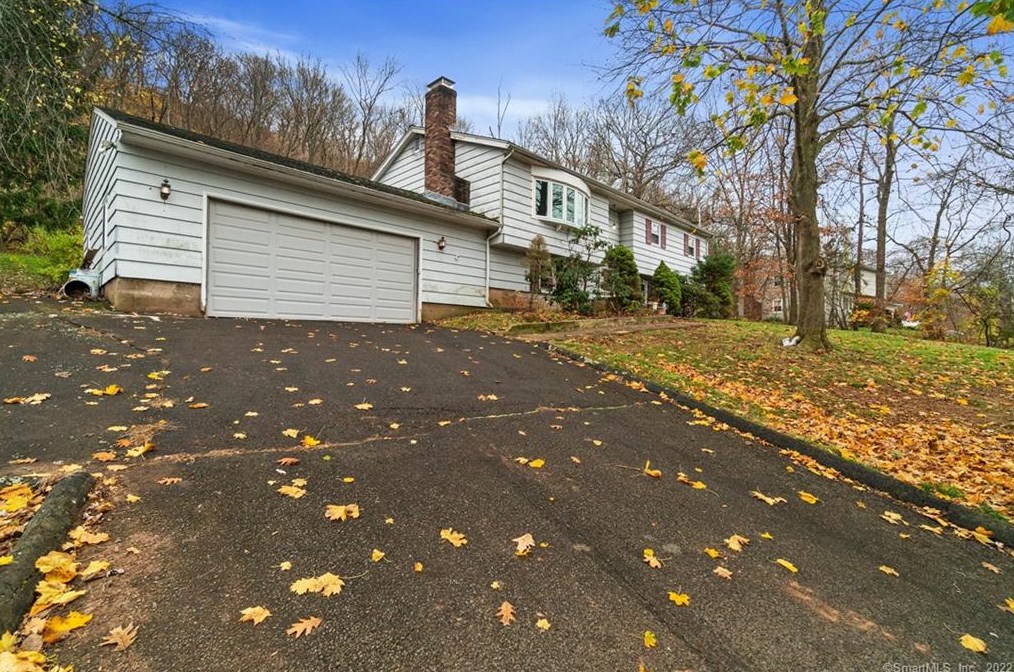 41 Skylark Dr, Northford, CT 06472