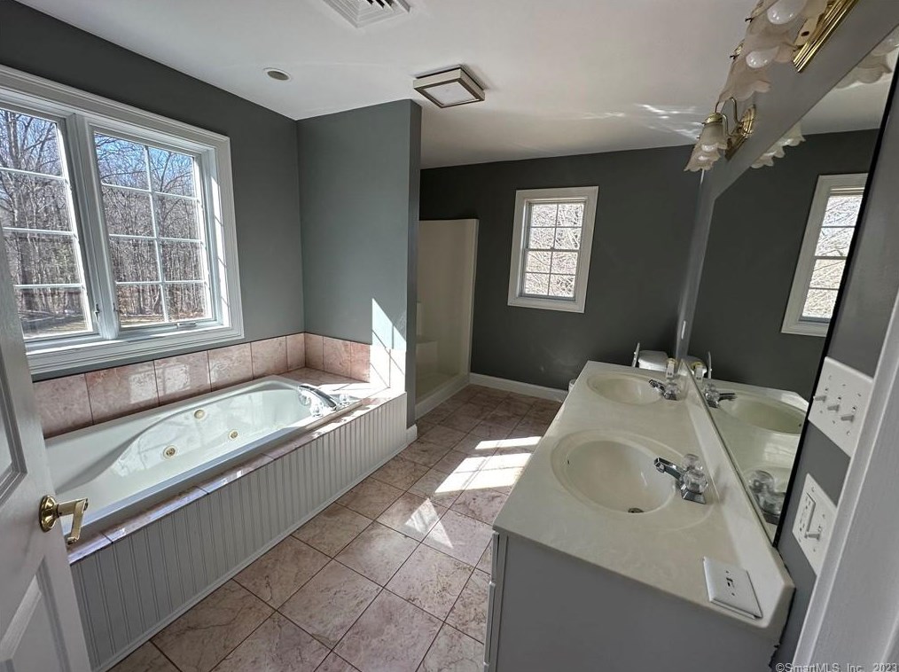 7 Yorkshire Way, Unionville CT  06013-1629 exterior