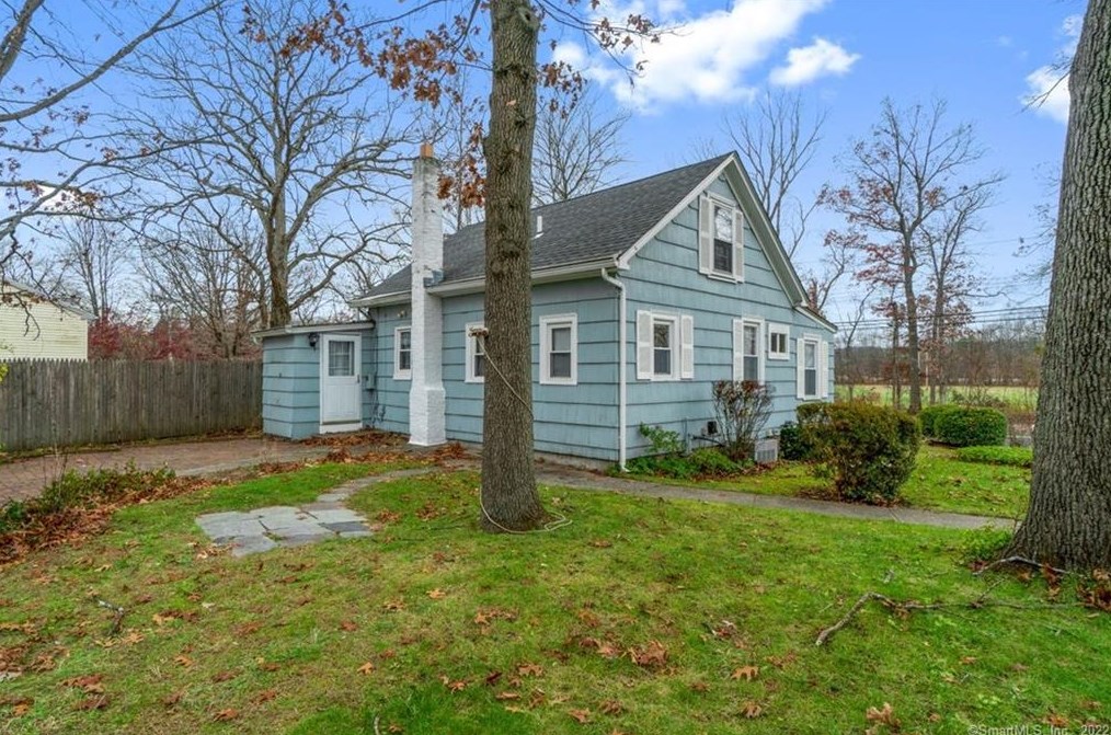206 Pool Rd, North Haven, CT 06473