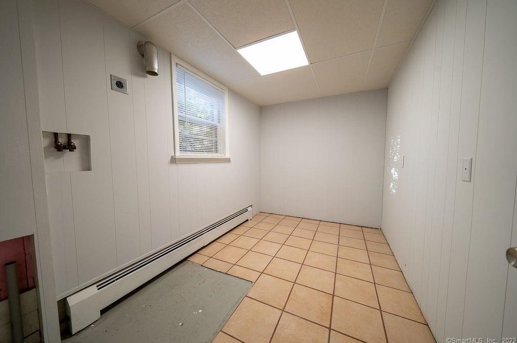 34 Skyline Dr, Farmington CT  06032-2019 exterior