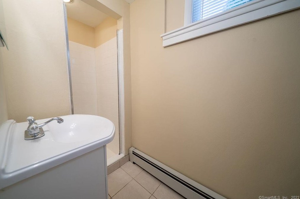 34 Skyline Dr, Farmington CT  06032-2019 exterior