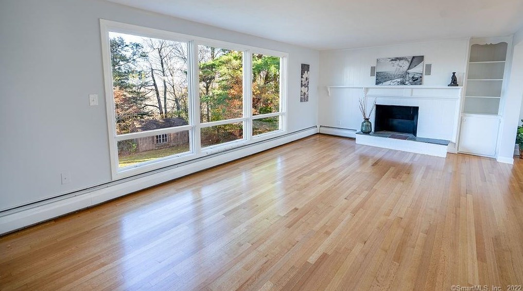 34 Skyline Dr, Farmington CT  06032-2019 exterior