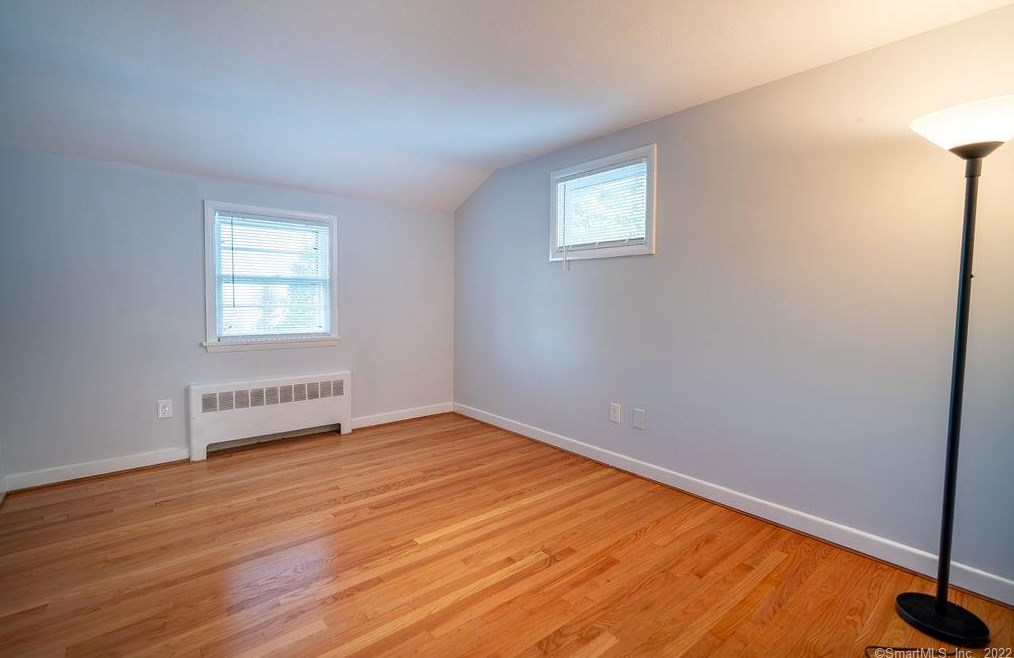 34 Skyline Dr, Farmington CT  06032-2019 exterior