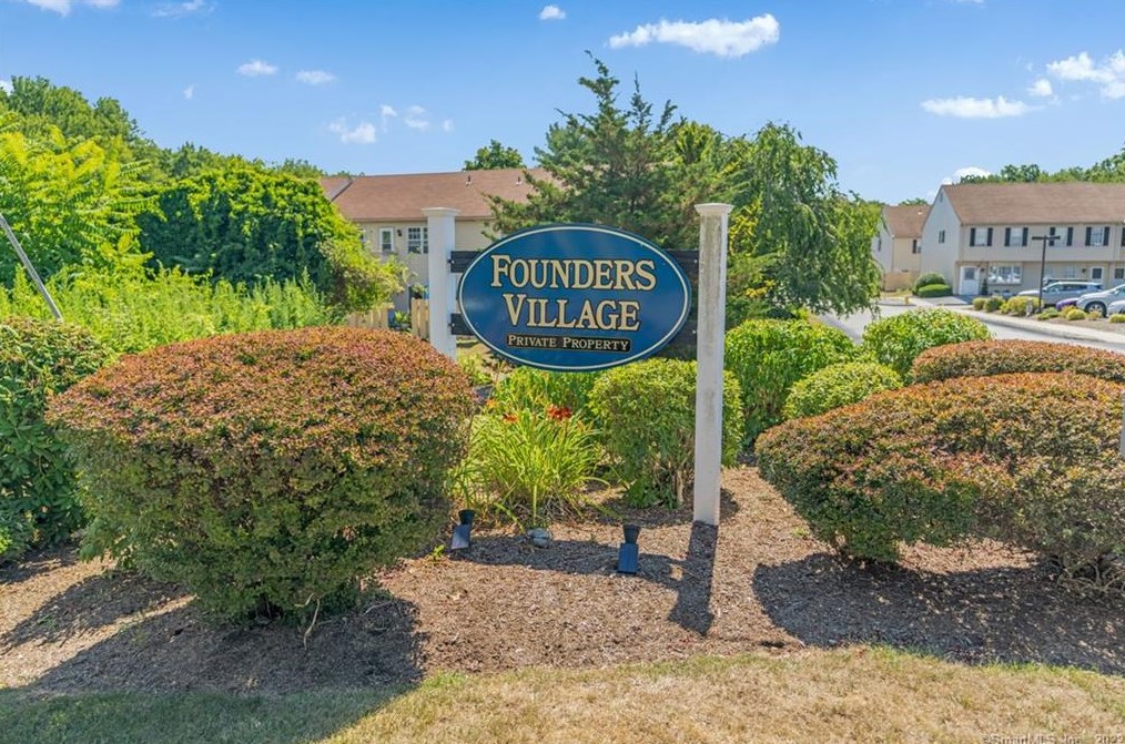 59 Founders Vlg, Clinton, CT 06413-1851