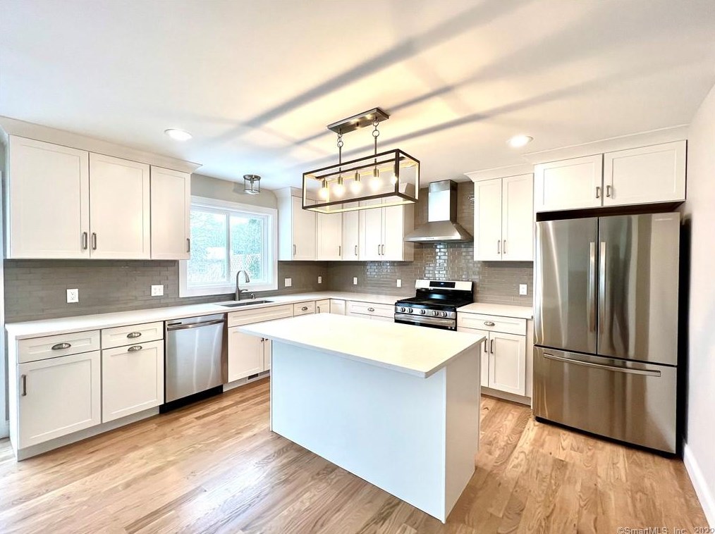 30 Wright St, Huntington, CT 06484-4435