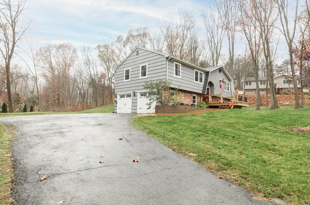346 Waverly Rd, Huntington, CT 06484