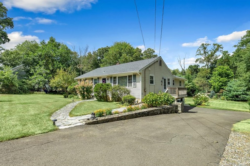 42 Capitol Dr, Huntington, CT 06484